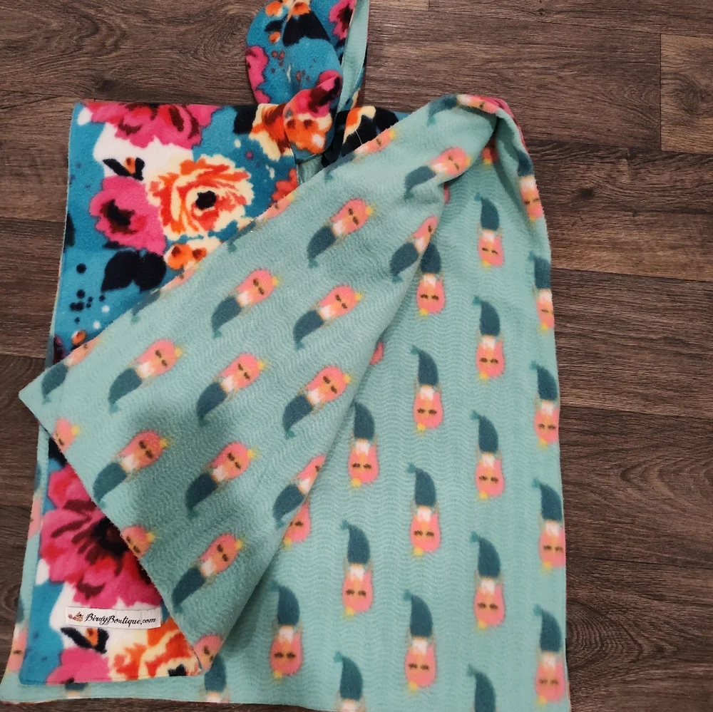 Birdy Boutique Car Seat Poncho for Kids - Picture 3 of 5